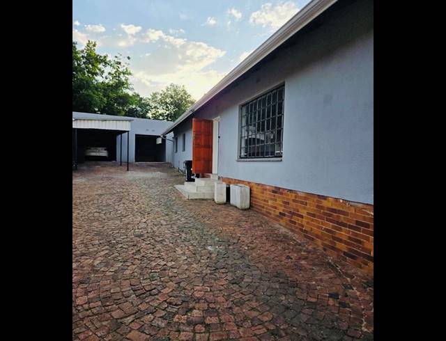 3 BEDROOM PROPERTY TO RENT IN ILLIONDALE